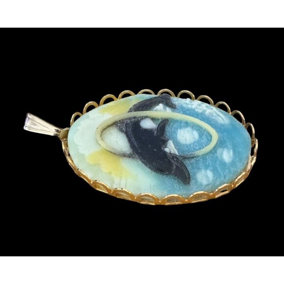 Cameo Pendant Dolphin Jumping Hoops Oval Multicolor Shell Goldtone Frame 1 1/2" - Picture 4 of 7